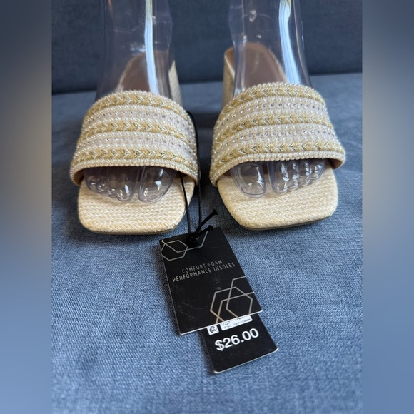 Madden NYC Block Heel Slip On Sandals Woman’s SZ 9 Cream Textured Beaded New - Picture 3 of 13